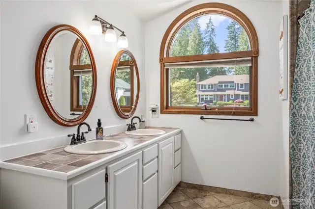 Upstairs main bath