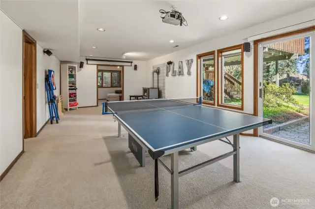 Downstairs rec room w/slider to patio