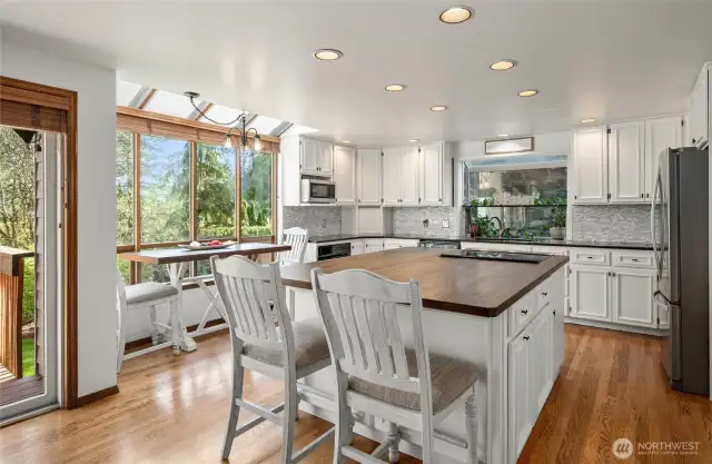 Kitchen with breakfast bar and dinette