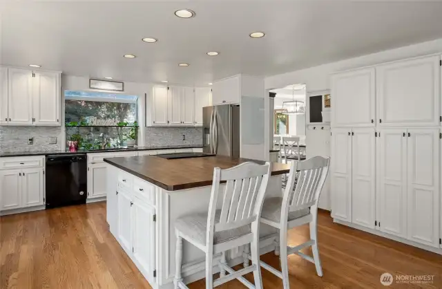 Lots of cabinets