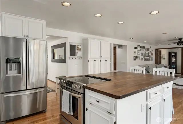 Kitchen island with stainless steel app