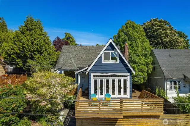 Modern craftsman in Mount Baker just blocks to the light rail and Lake Washington.