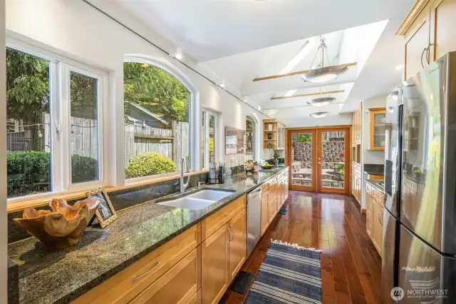 Yes, this kitchen is amazing! Solid wood cabinets, granite countertops, newer French doors to the back patio.