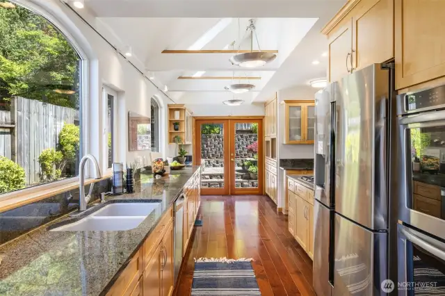 So much storage, double oven + gas cooktop.