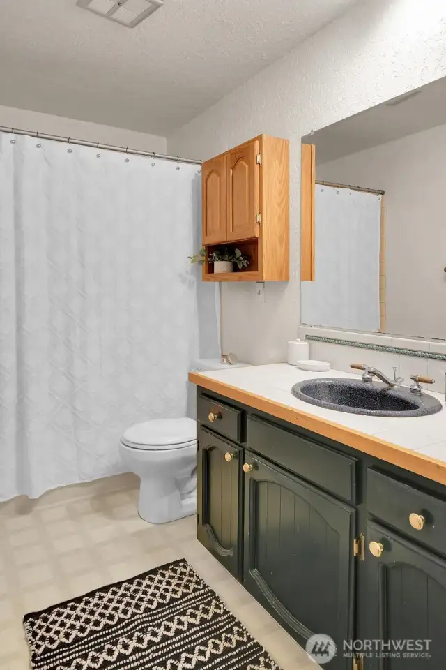 Guest bath shared by the two additional bedrooms.