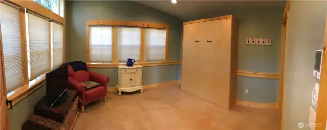 Main room in guest house/studio with Murphy bed.