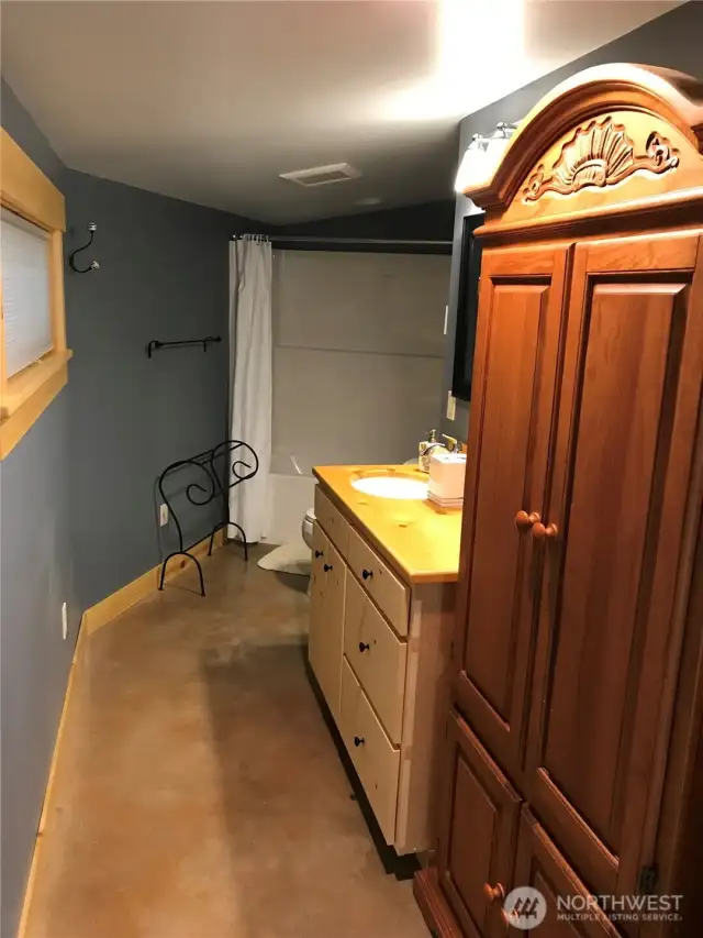 Studio bathroom