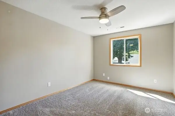 bedroom 3-ceiling fan