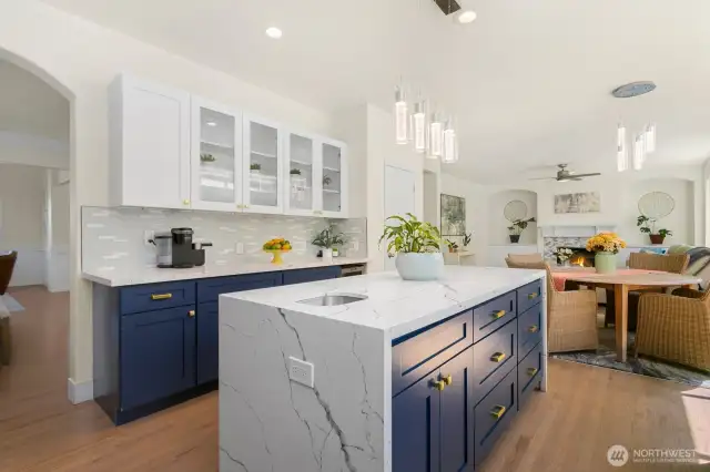 Dual tone blue and white kitchen with quartz countertop