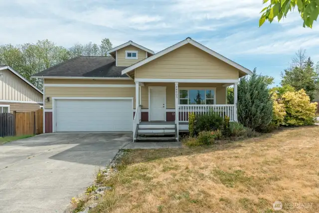 3 bed / 2.5 bath home on spacious corner lot in Copper Station
