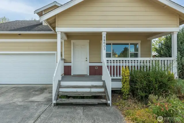 3 bed / 2.5 bath home on spacious corner lot in Copper Station