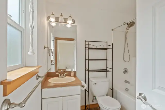 Main level primary bath