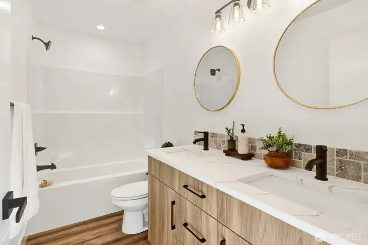 Master Bathroom with 2 Sinks and Plenty of Storage Space