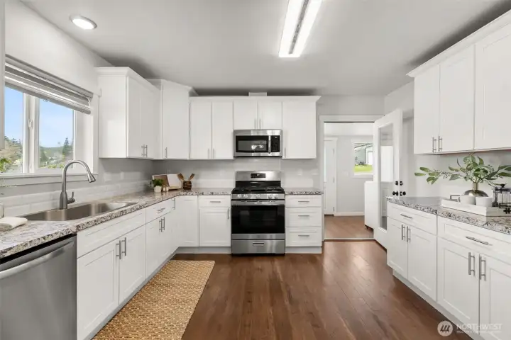 Kitchen with ton's of storage