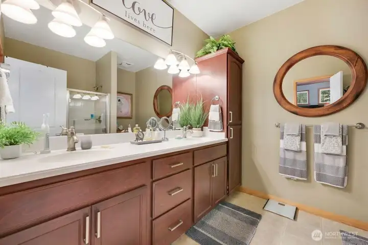 Double sinks and plenty of storage in en suite bathroom