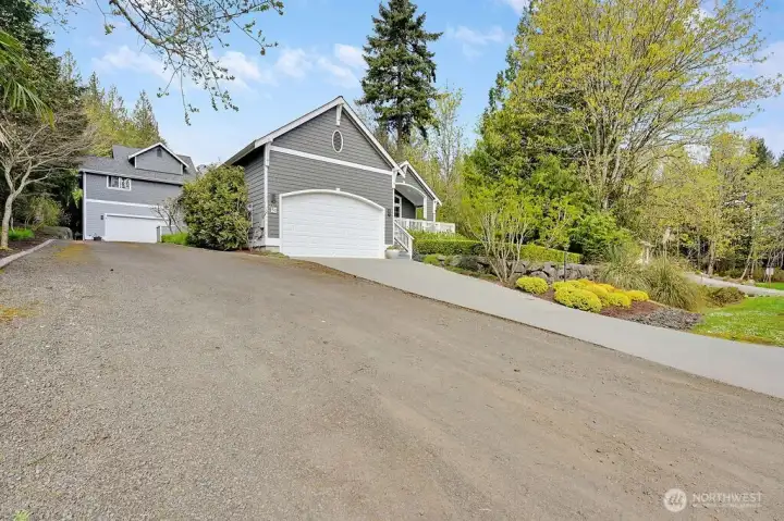 Ample driveway/off street parking
