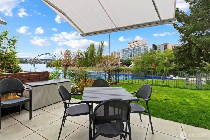 Enjoy front-row, unobstructed views of the waterway & endless maritime activities in one of Seattle’s most coveted locations