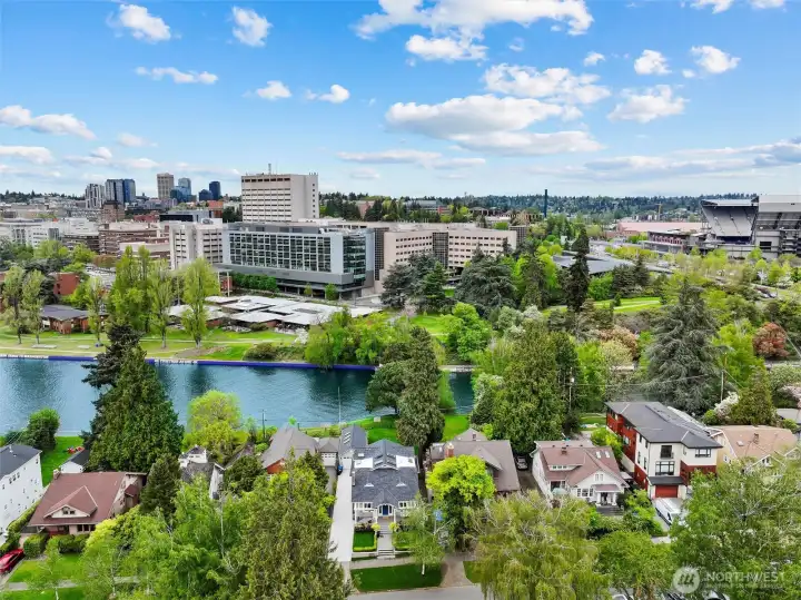 Enjoy front-row, unobstructed views of the waterway & endless maritime activities in one of Seattle’s most coveted locations