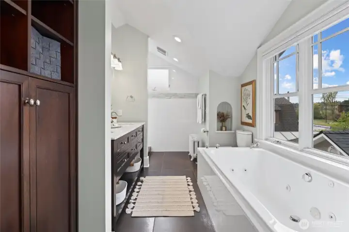Spa-inspired 5-piece bath