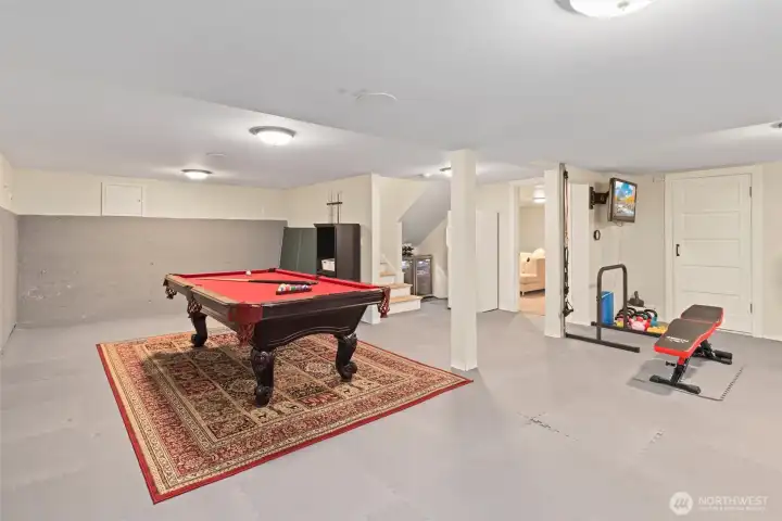 Rec room - pool table stays