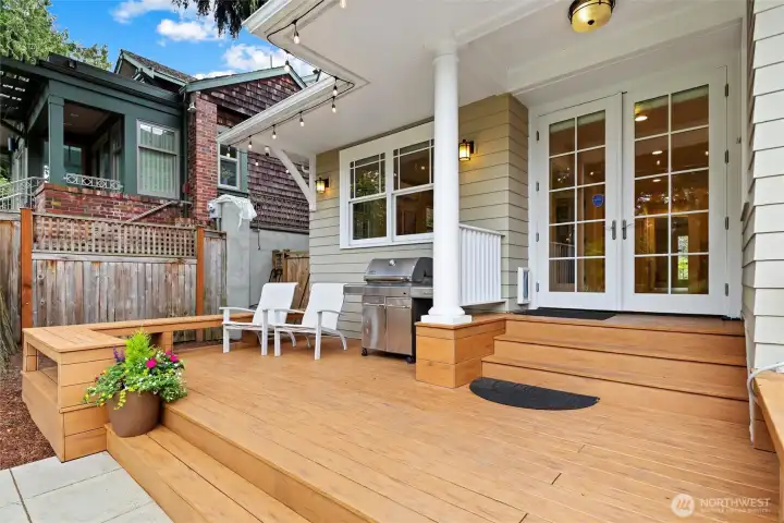 Spacious back deck with BBQ