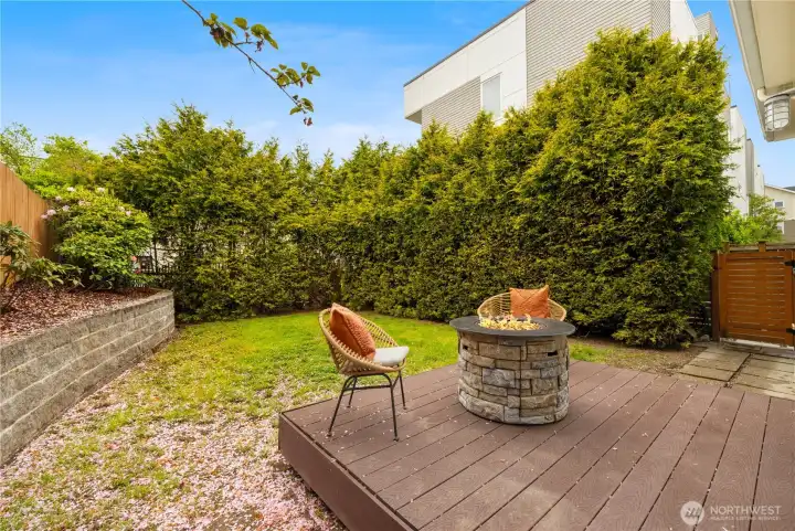 Step outside to your own private backyard—your retreat from the city’s hustle and bustle
