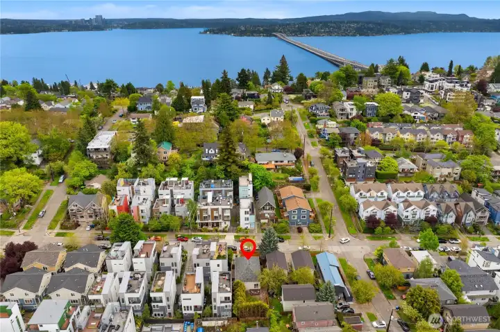 Located just minutes to Lake Washington and Leschi and waterfront dining