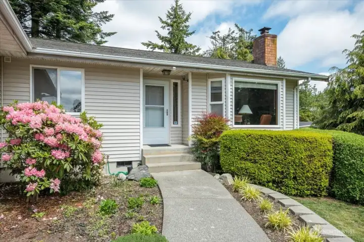 Very pretty entry to this Anacortes home.