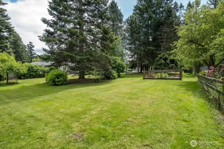 This side yard is spacious with room for entertaing and/or outdoor activities.