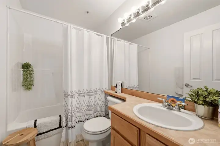 Main Bathroom - Full bath (third floor)