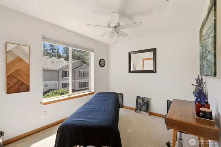 Bedroom 2. (third floor)