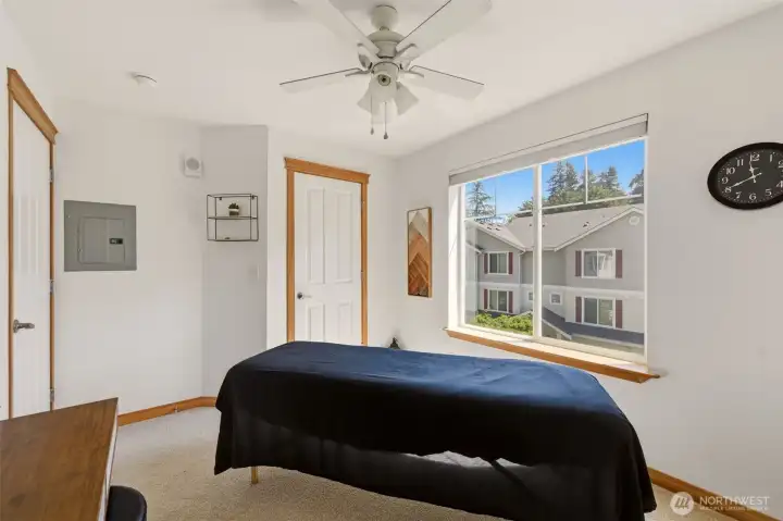 Bedroom 2. (third floor)