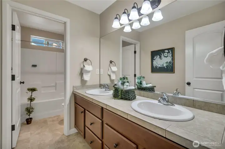 Upstairs Main Bath.