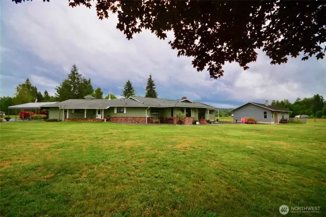 Rear View of the home shop to the left