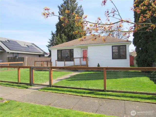 Fully Fenced front & back yard