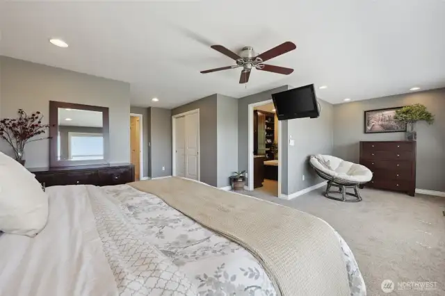 Bonus space off the primary suite for a reading nook, nursery, office...whatever your heart desires. All with views of stunning Mt. Rainier.
