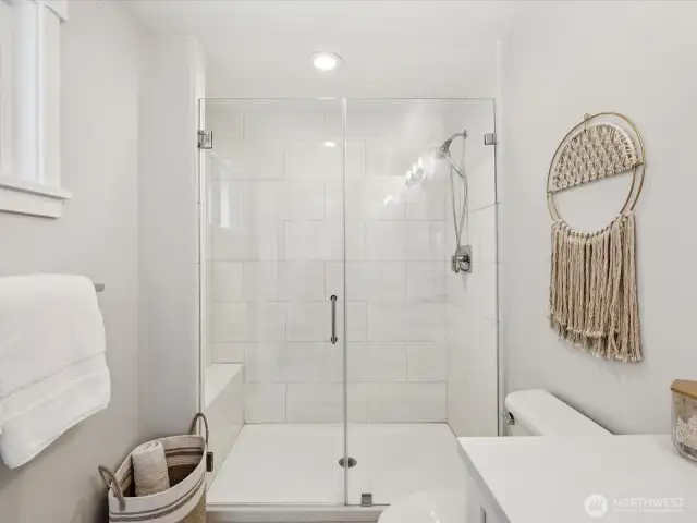 Primary en-suite