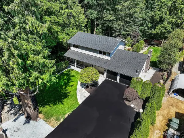 Expansive driveway for all your needs