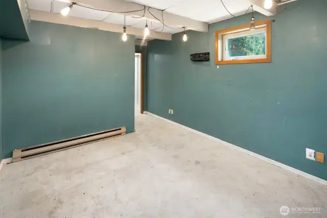 Lower level bedroom - may be non-conforming.