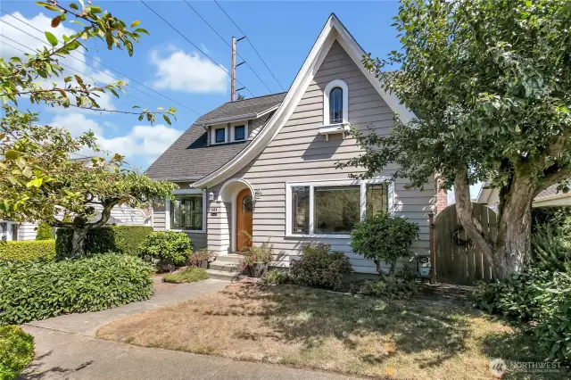 Charming 1928 built Tudor in the heart of North Tacoma!