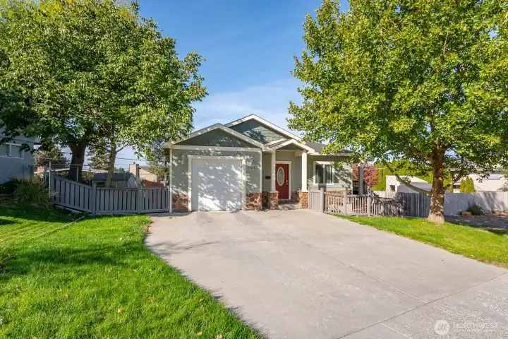 Welcome to 1102 Ashley Way!