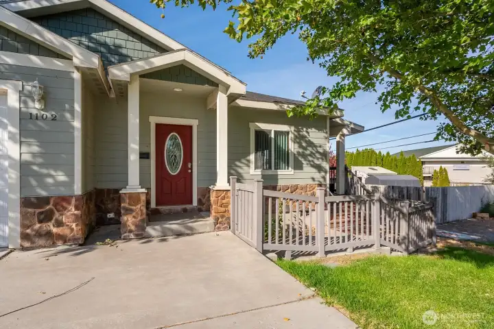 Near the end of the cul-de-sac, so not a busy street. Mature Trees give additional privacy!