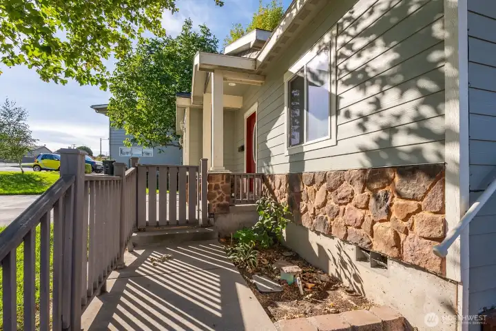 Access to the patio from the front as well