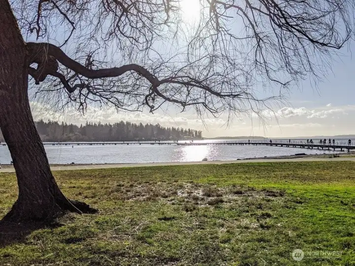 A short distance to nearby Juanita waterfront beach park