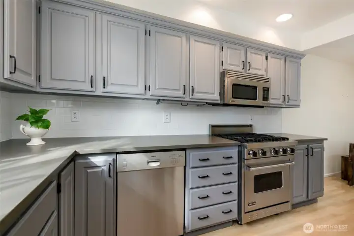 refreshed  kitchen quartz counters, gas Viking range,Stainless appliances, plenty of cabinetry!