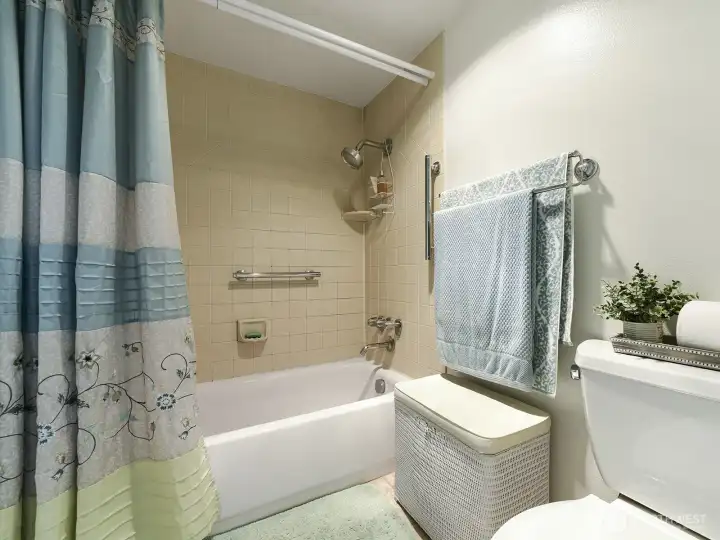 Upstairs full bathroom with shower/Tub.
