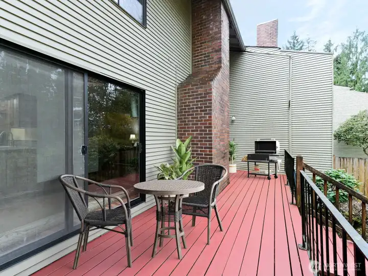 Entertain/ barbeque. Birds/ Deer/ Squirrels.