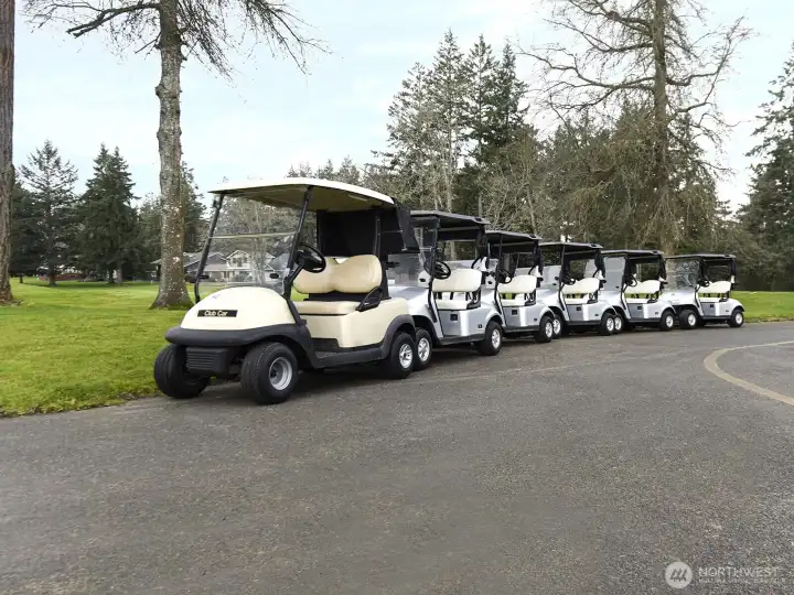 18 hole golf course just minutes away.