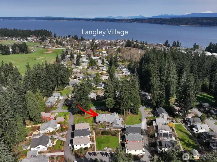 Enjoy living in walking distance to Langley Village. Enjoy living in walking distance to Langley Village.