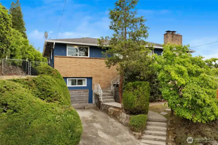 Welcome to 4158 39th Ave S. Right in the mix of Columbia City, Seward Park, amd Mt. Baker!